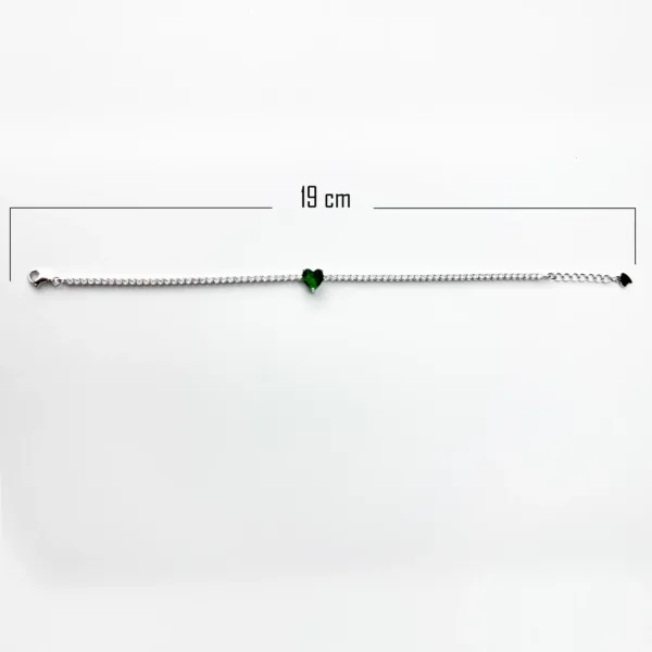 Sterling silver 925 bracelet with emerald green heart charm, measuring 19 cm in length, perfect for gifting or everyday wear