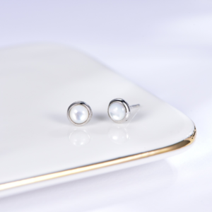 Elegant 925 Sterling Silver White Shell Earrings for Sophisticated Style